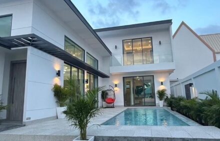 4-Bedroom Pool Villa in Pattaya